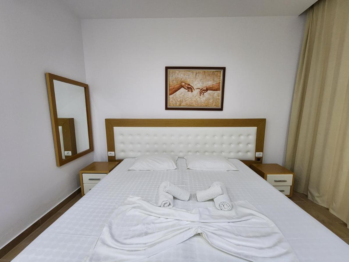 Sea Front Villa Vlore Exterior photo