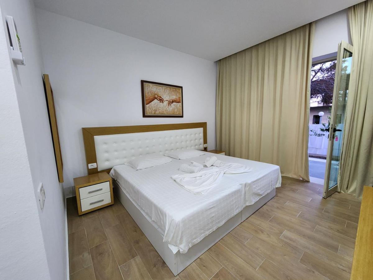 Sea Front Villa Vlore Exterior photo