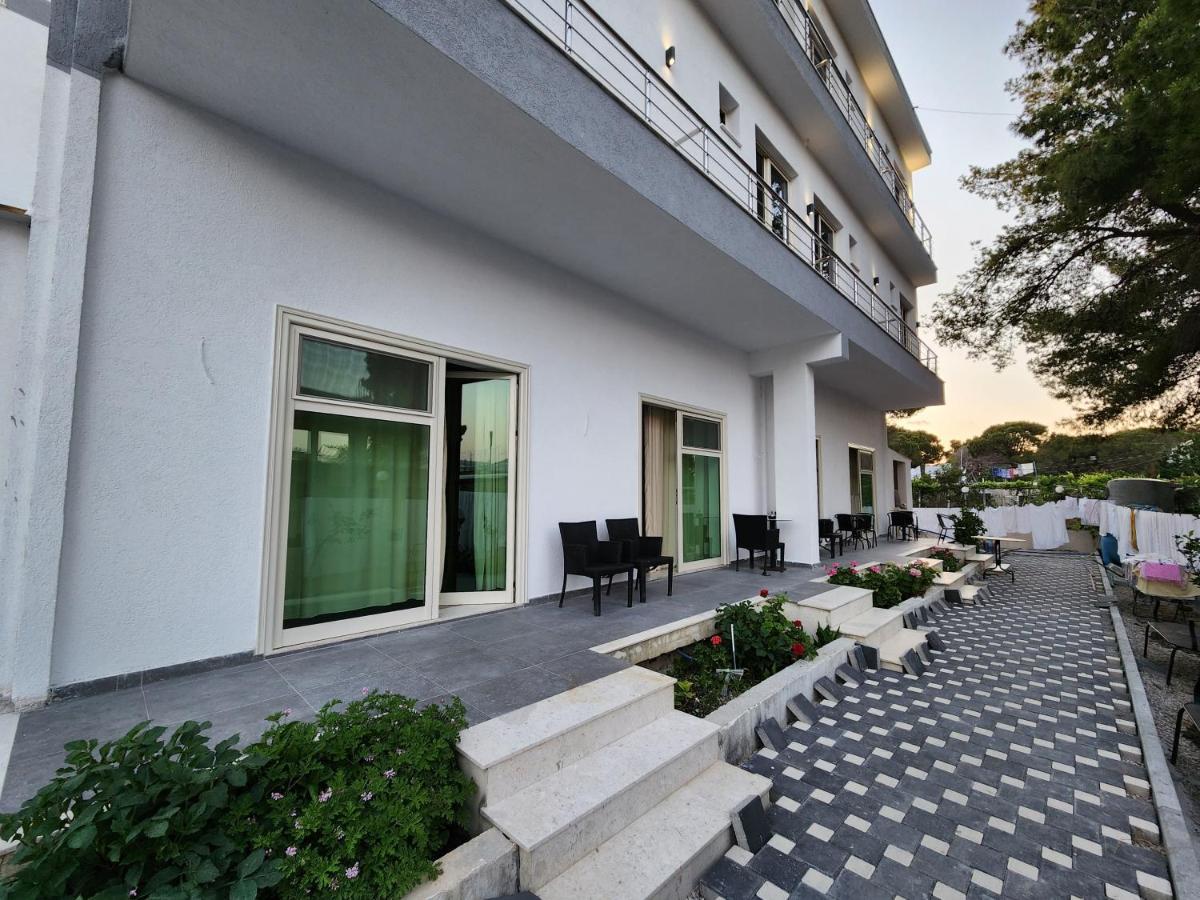 Sea Front Villa Vlore Exterior photo